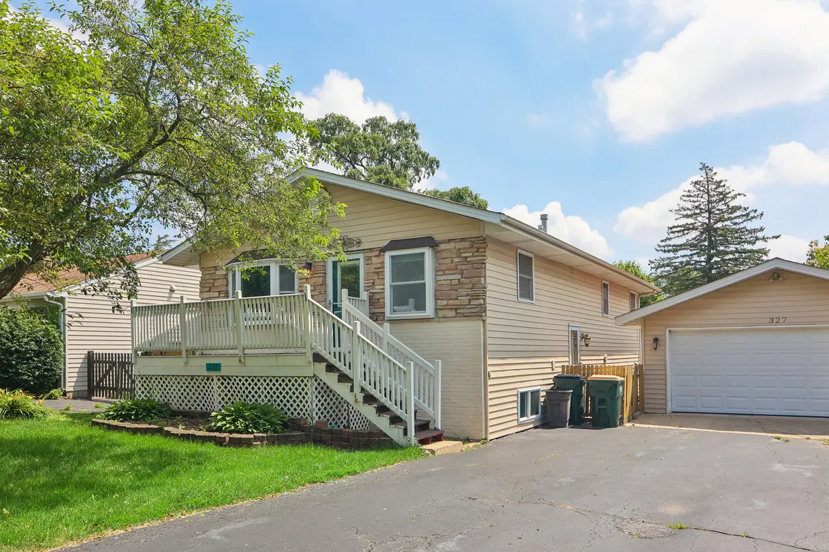 327 Oakwood DR, Antioch, IL 60002