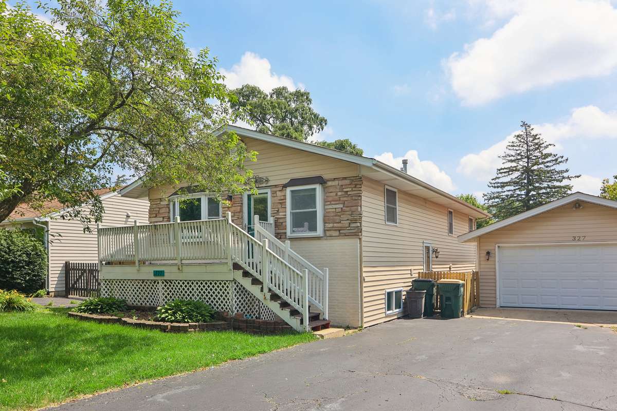 327 Oakwood DR, Antioch, IL 60002