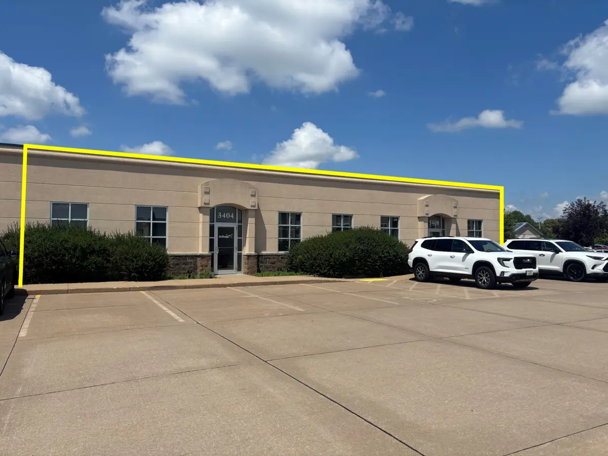 3404-3408 Towne Pointe DR, Bettendorf, IA 52722