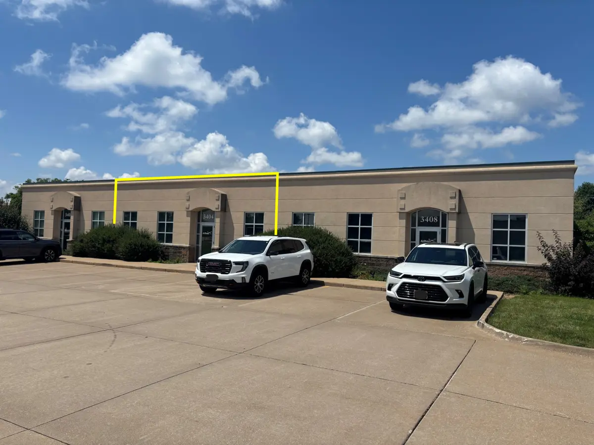 3404 Towne Pointe DR, Bettendorf, IA 52722