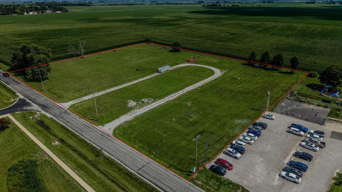 000 PETERS DR, St. Joseph, IL 61873