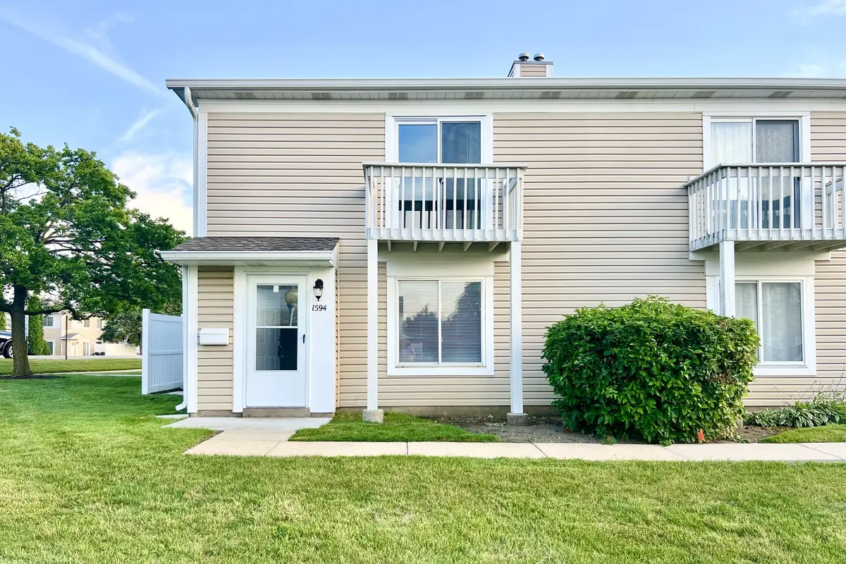 1594 Cornell CIR, Hoffman Estates, IL 60169
