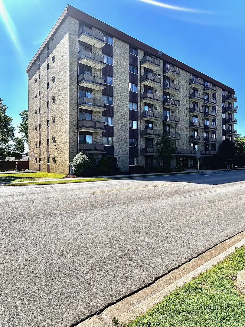 850 Des Plaines AVE #409, Forest Park, IL 60130