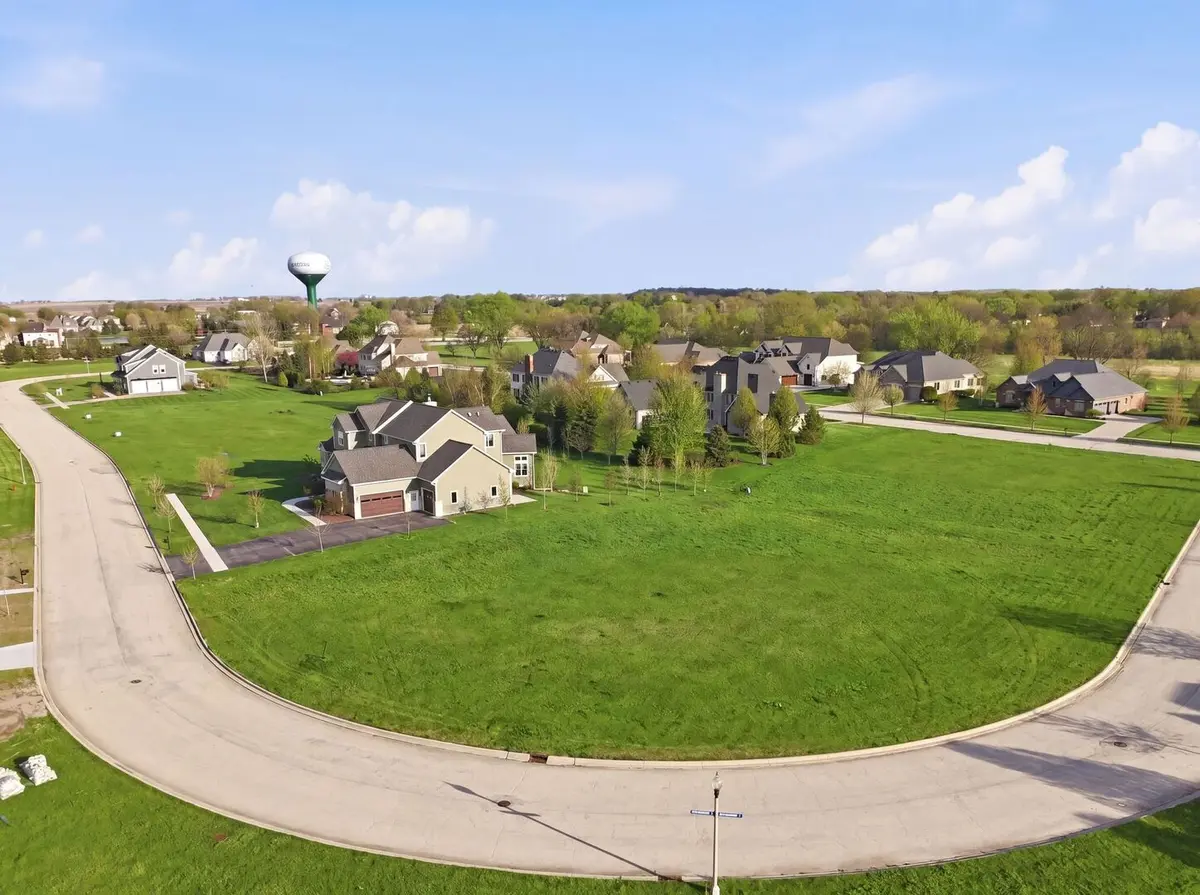 1716 Tewksberry DR, Sycamore, IL 60178