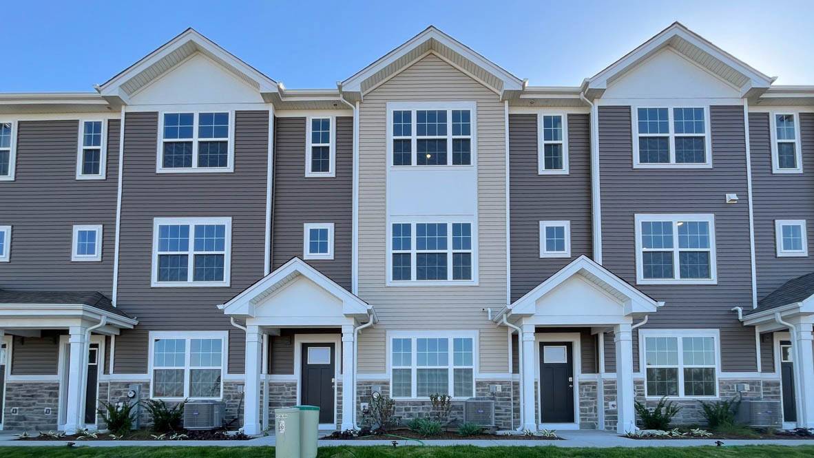 2722 Arrowhead DR, Pingree Grove, IL 60140