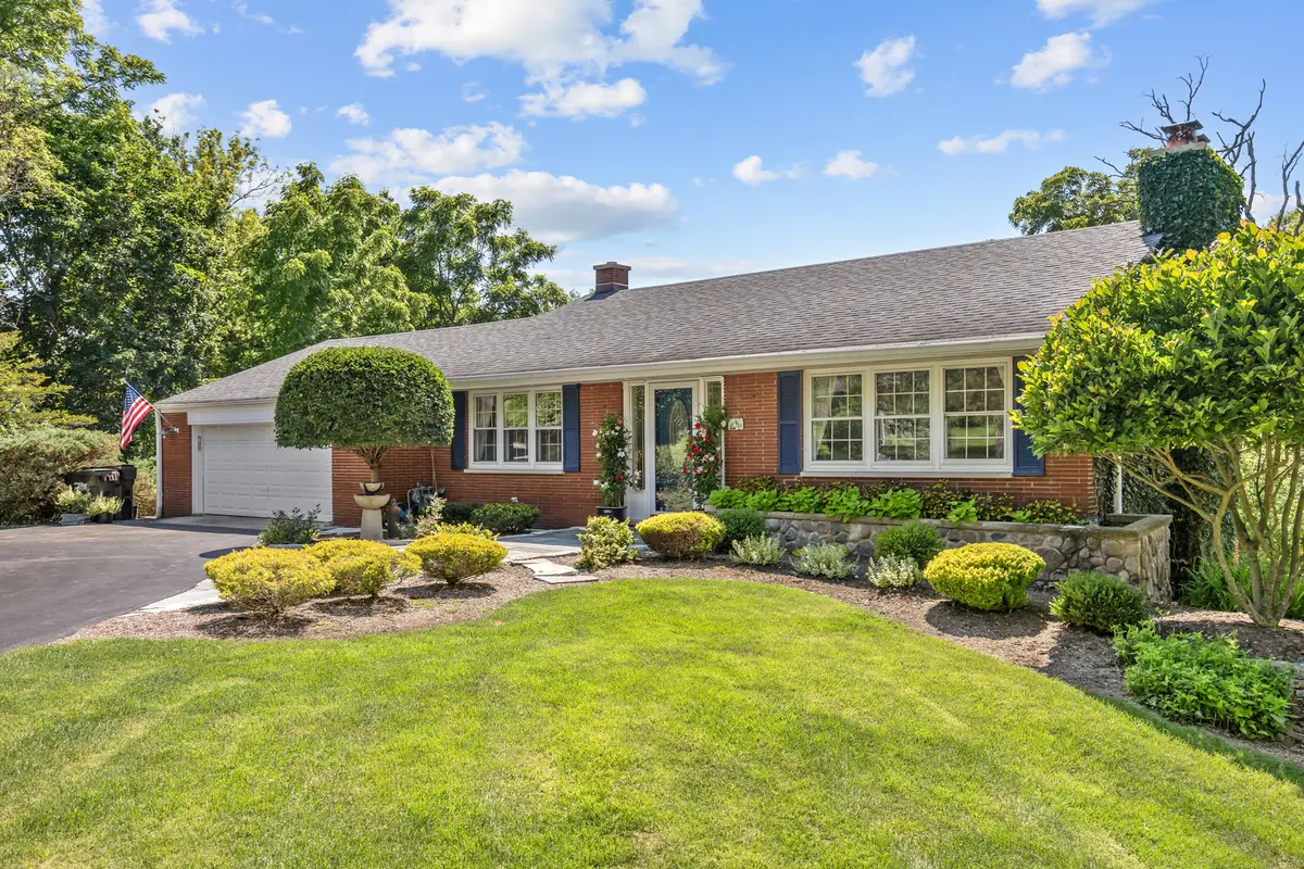 264 Biltmore DR, North Barrington, IL 60010