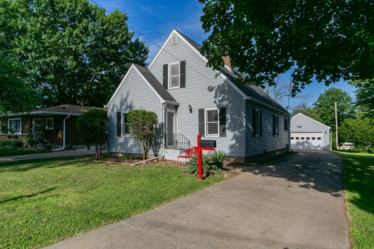 2424 28th ST, Rock Island, IL 61201