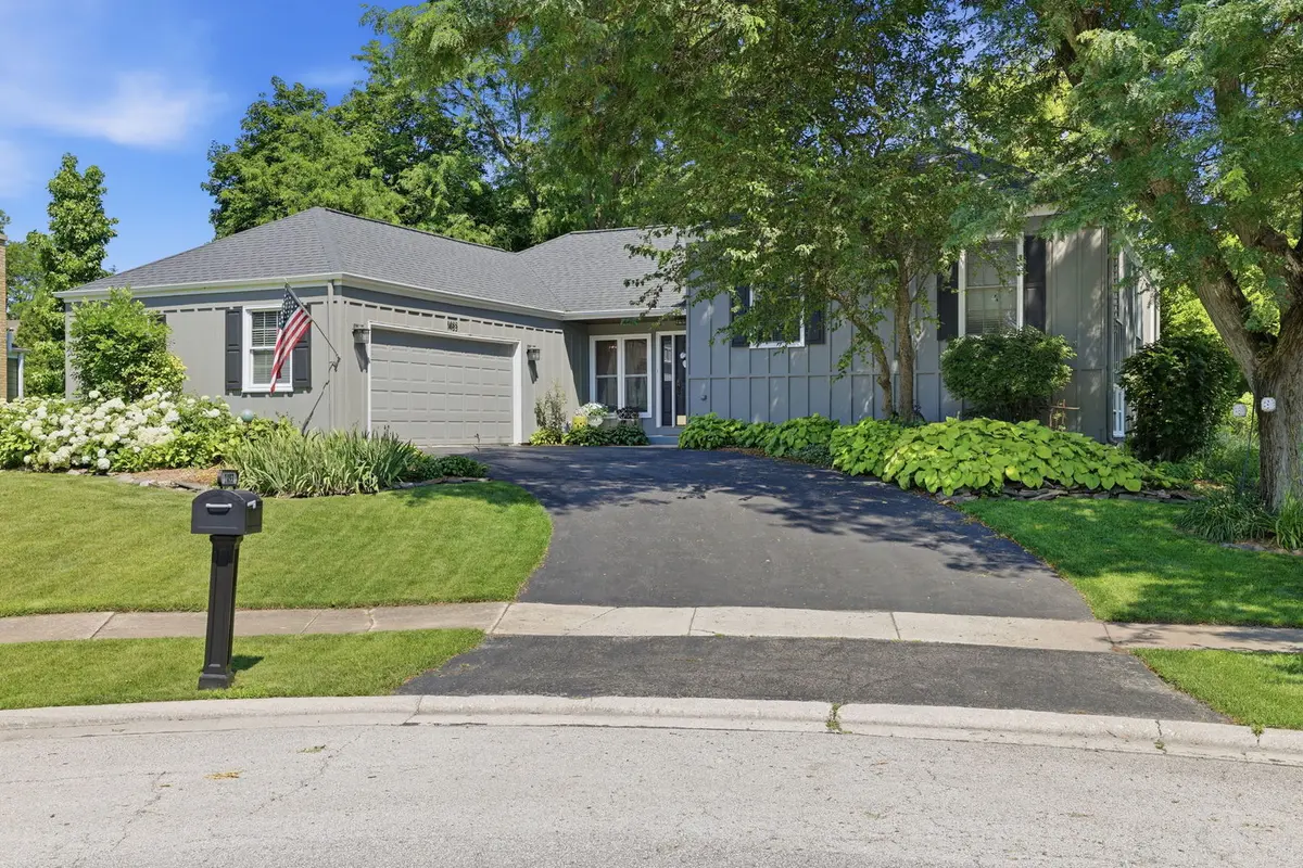 1483 Pebblestone CV, Wheaton, IL 60189