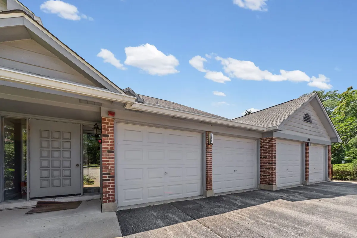 196 Grove AVE #B, Des Plaines, IL 60016