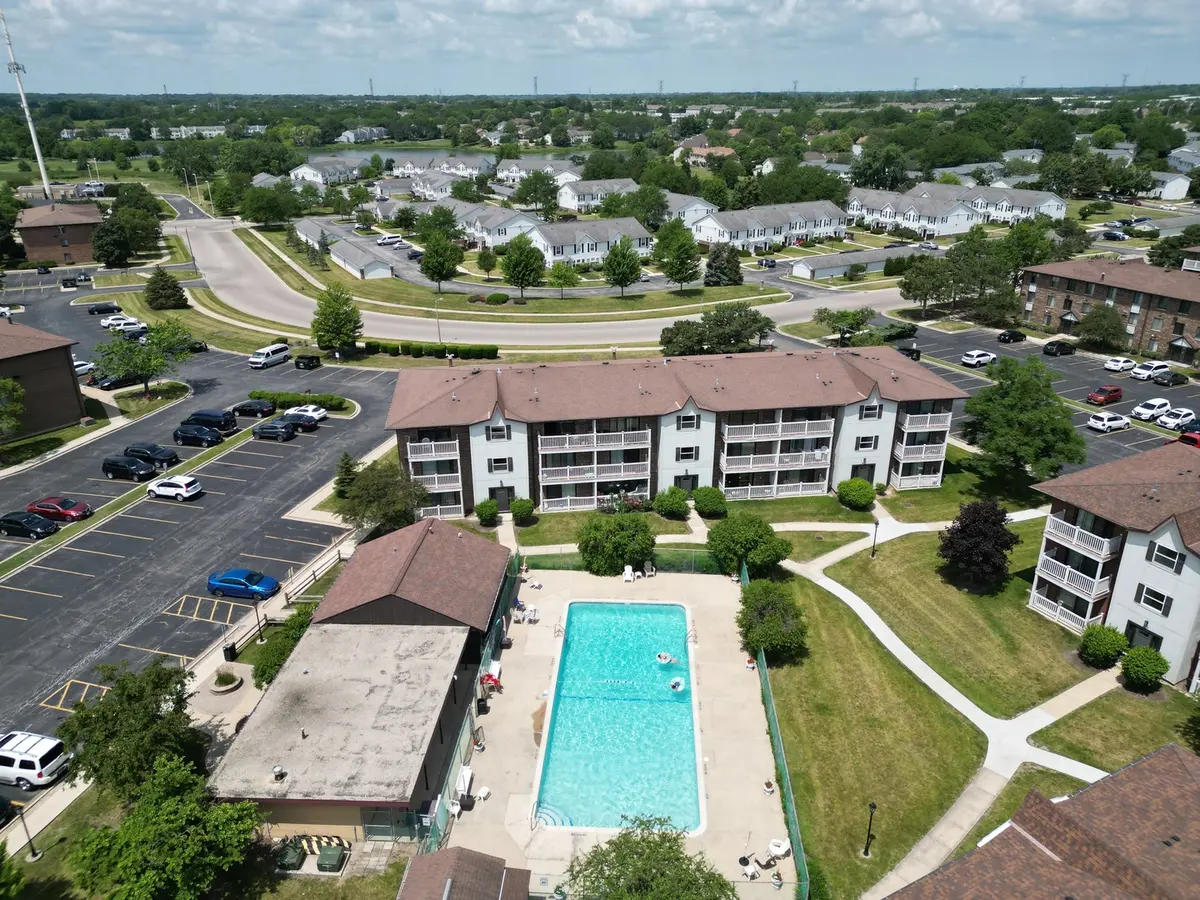 185 Gregory ST #10, Aurora, IL 60504