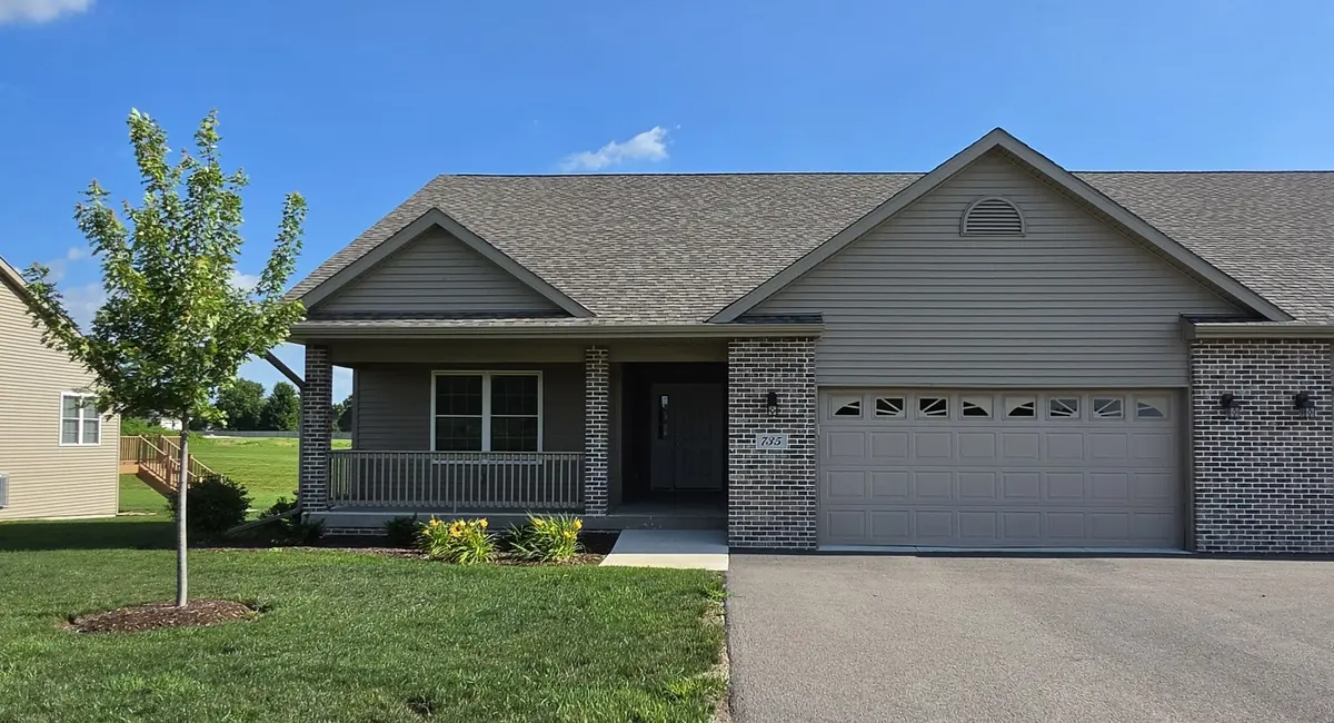 735 Yingling DR, Dixon, IL 61021