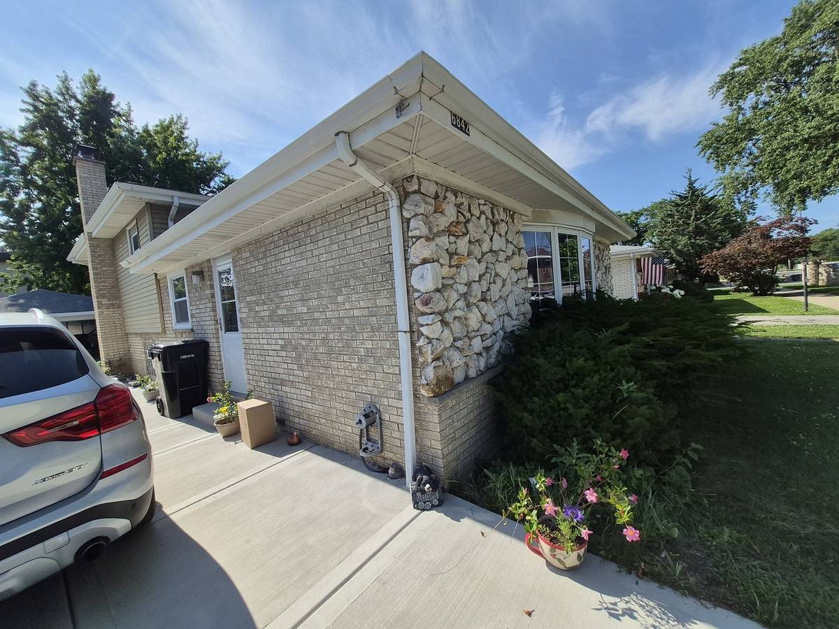 6842 N Central AVE, Chicago, IL 60646