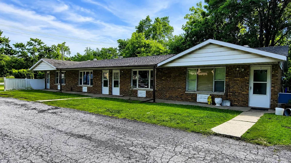 126 E 73rd AVE, Merrillville, IN 46410