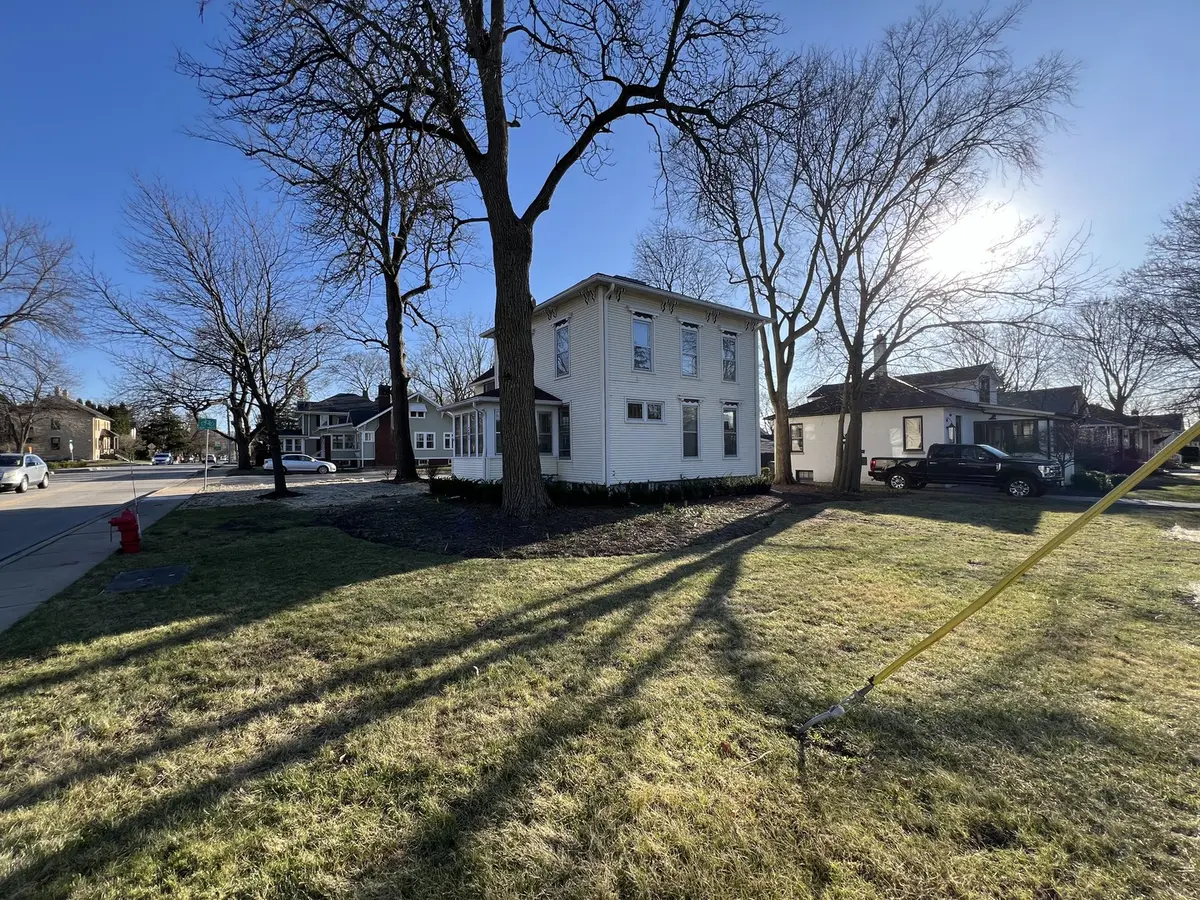 301 W MAIN ST #2, Barrington, IL 60010
