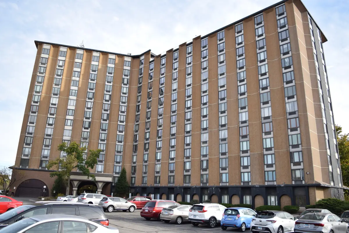 1 Renaissance PL #207, Palatine, IL 60067
