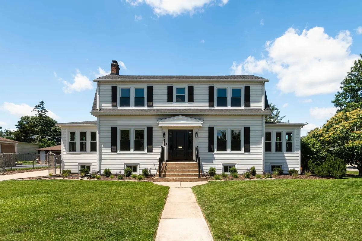 210 S Grace ST, Lombard, IL 60148