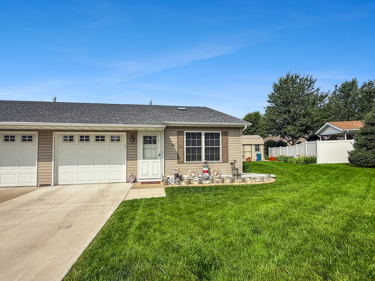 562 Pine Meadow DR, Dixon, IL 61021