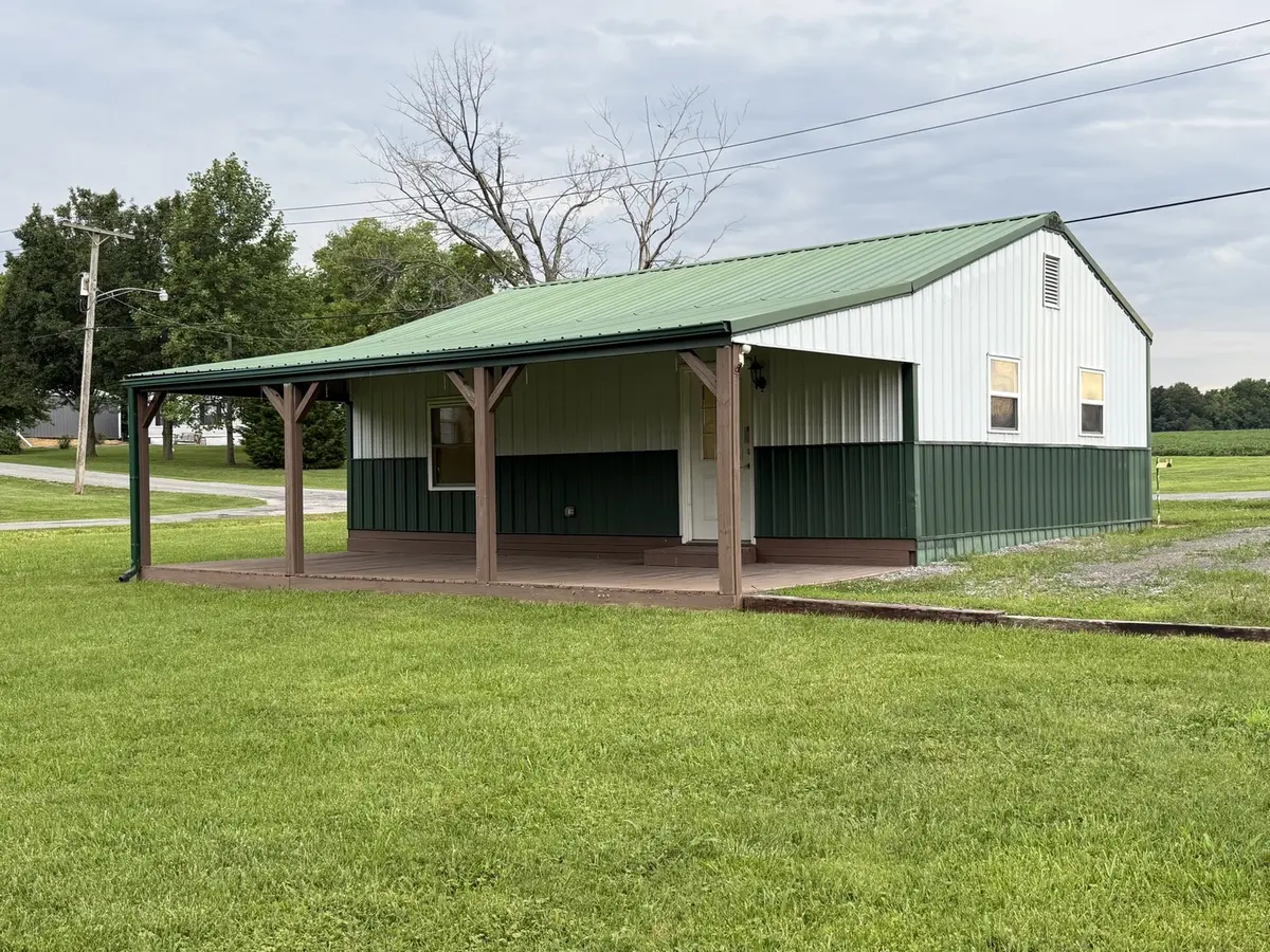 703 O Henry ST, Mcleansboro, IL 62859