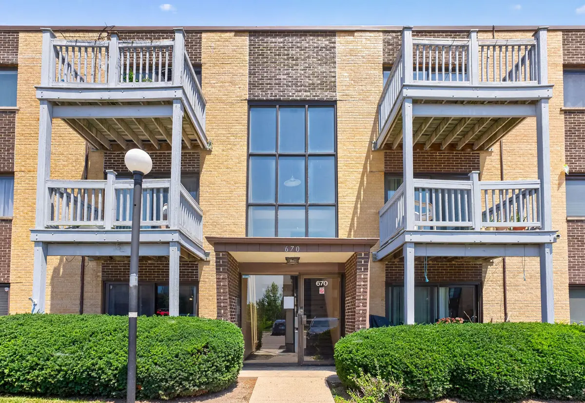 670 Pinecrest DR #101, Prospect Heights, IL 60070