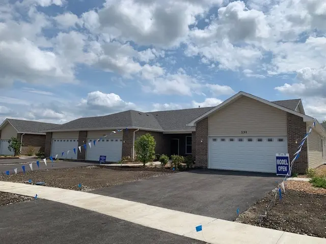 400 Bluebell DR, Bolingbrook, IL 60440