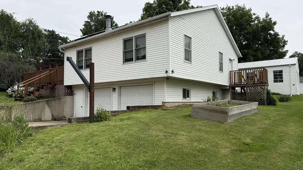 409 N Barber AVE, Polo, IL 61064