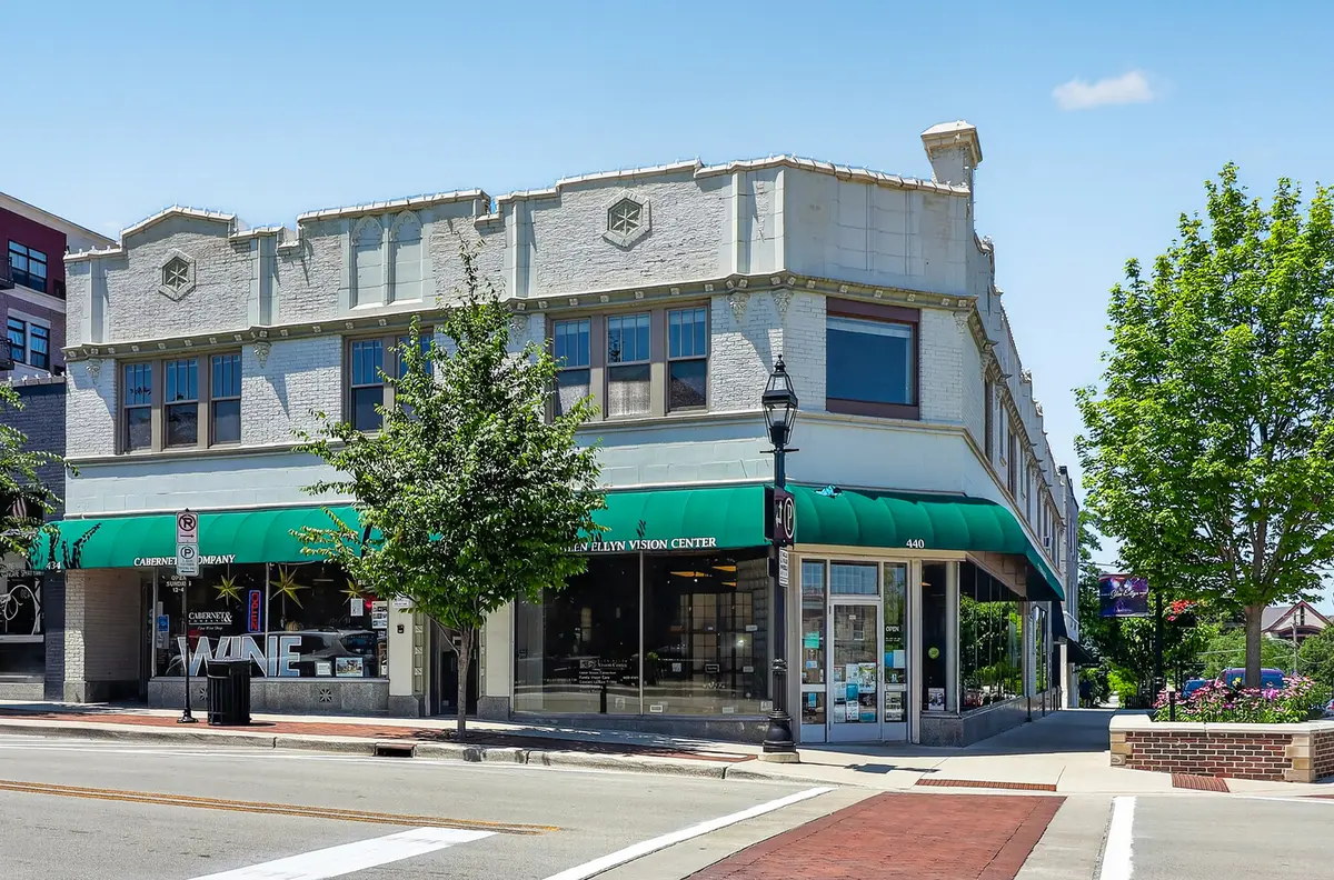 438 N Main ST #N, Glen Ellyn, IL 60137