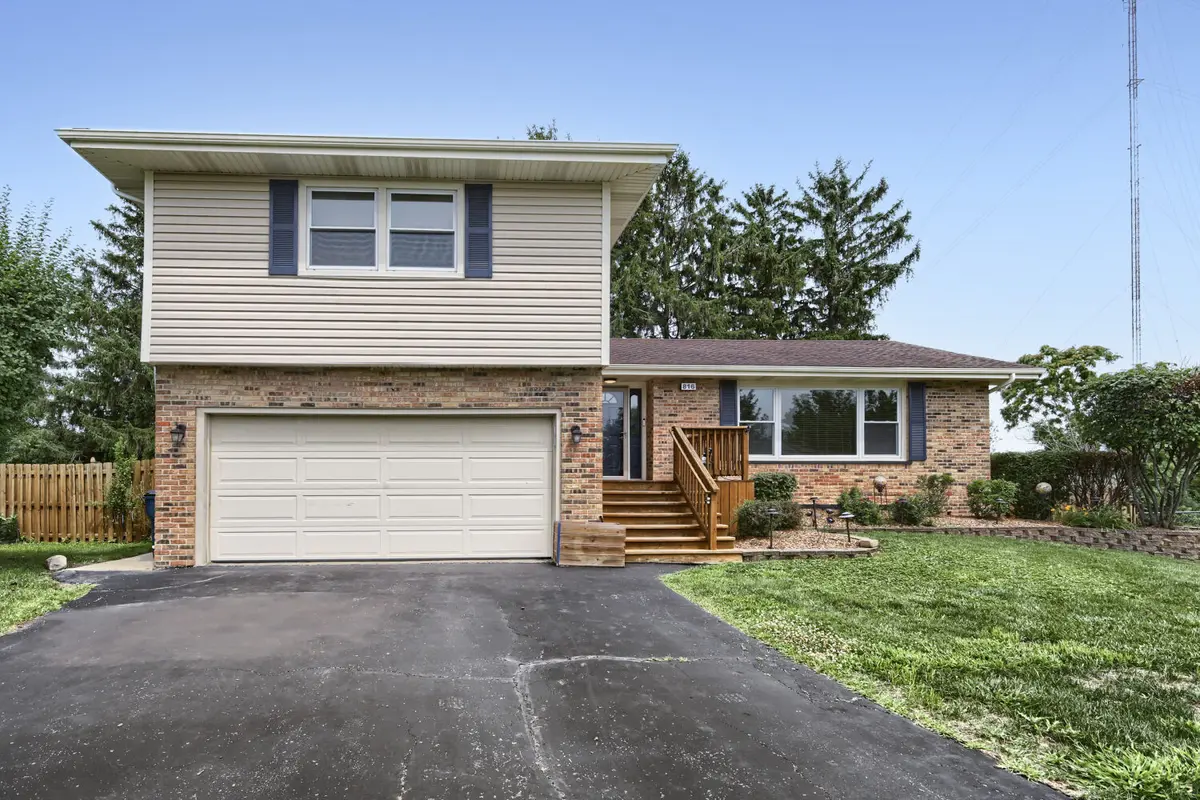 816 W Heritage DR, Addison, IL 60101