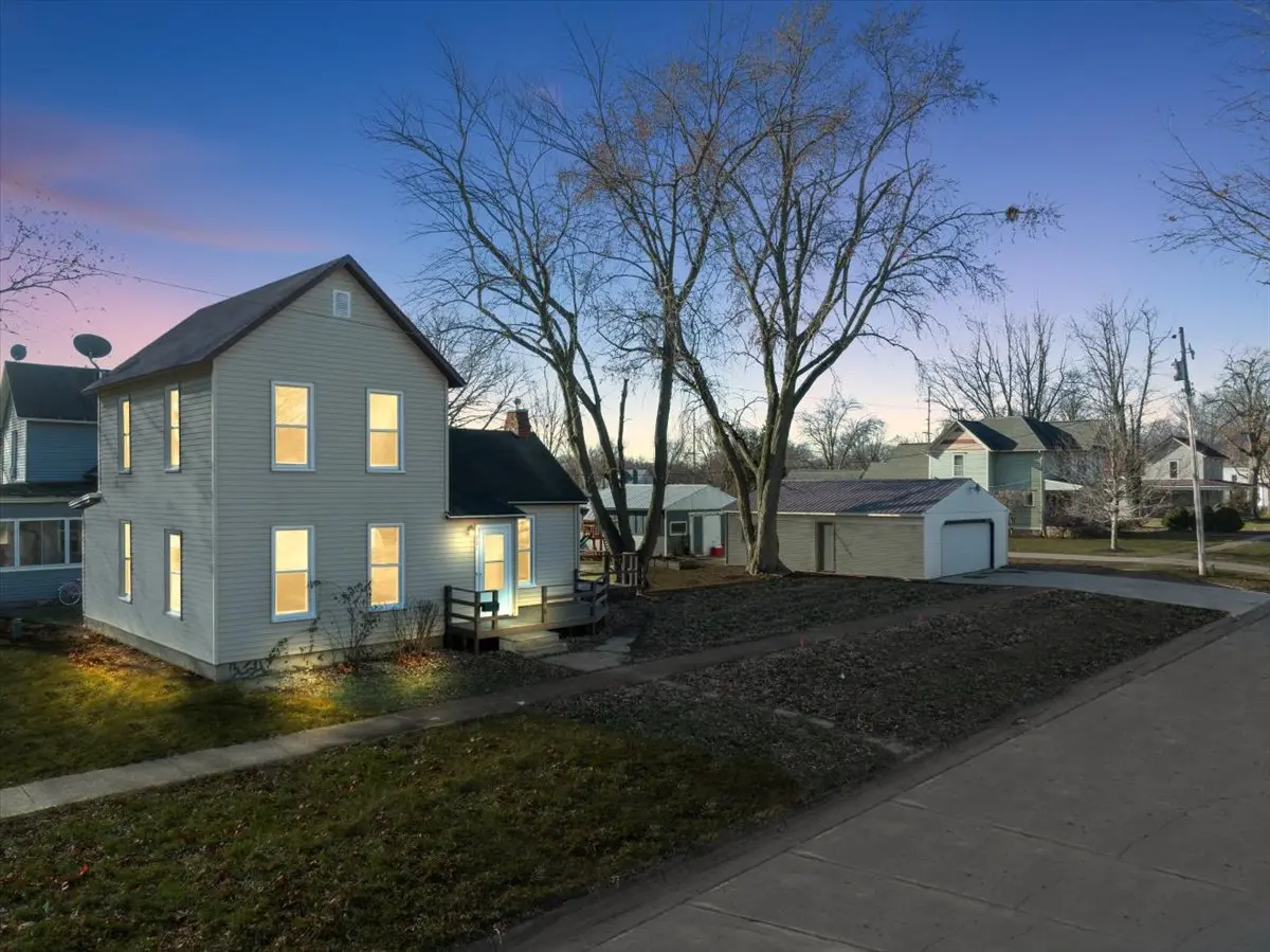201 W Chestnut ST, Fairbury, IL 61739