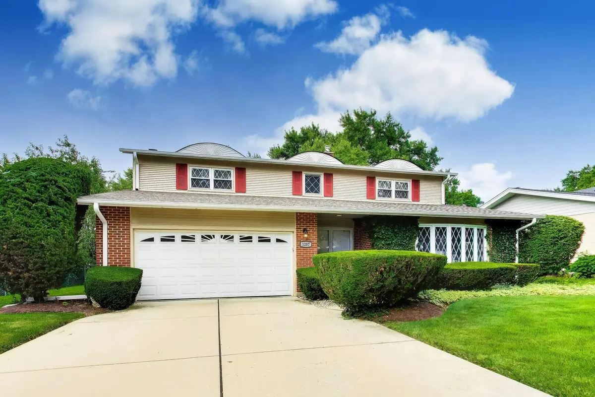 1207 W Thomas ST, Arlington Heights, IL 60004