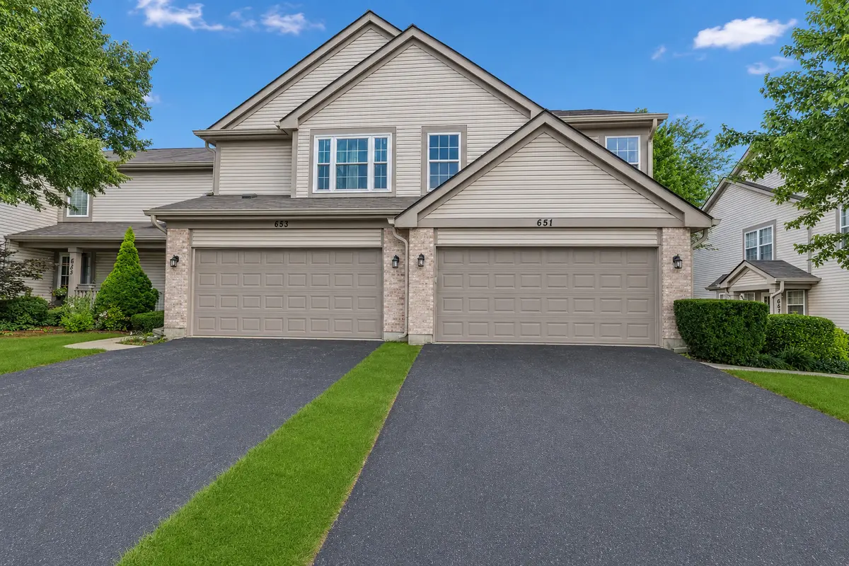 651 Lancaster CIR, Elgin, IL 60123