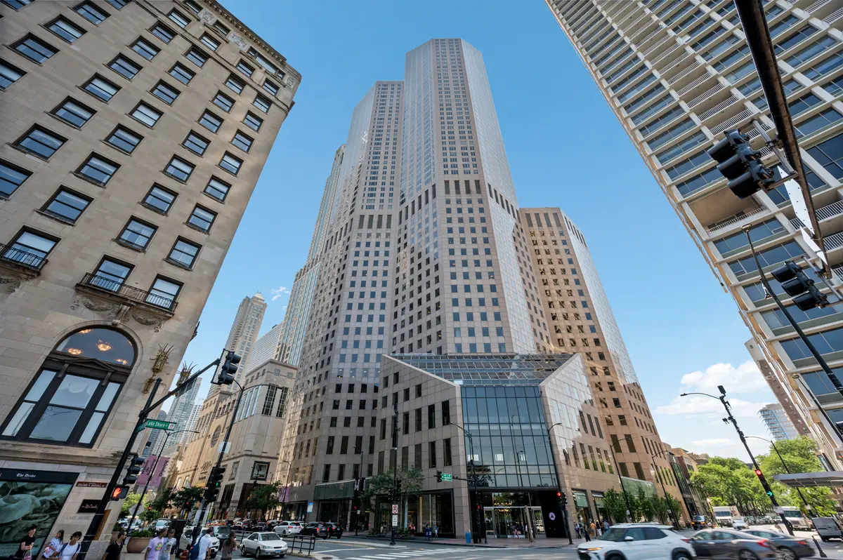 950 N MICHIGAN AVE #2704, Chicago, IL 60611
