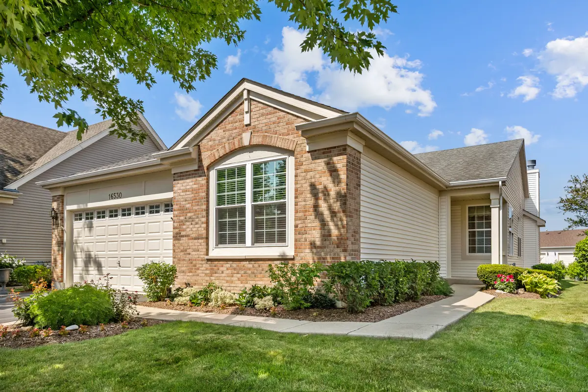 16530 Grandwood Lake DR, Crest Hill, IL 60403
