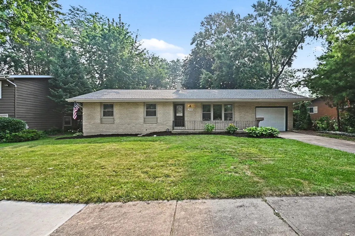 209 Maureen DR, Elgin, IL 60123