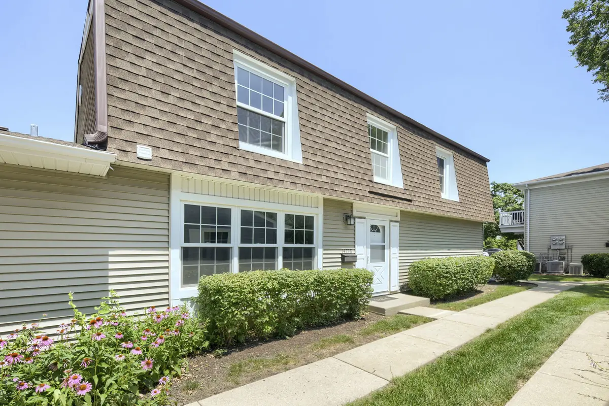 1477 Woodcutter LN #B, Wheaton, IL 60189