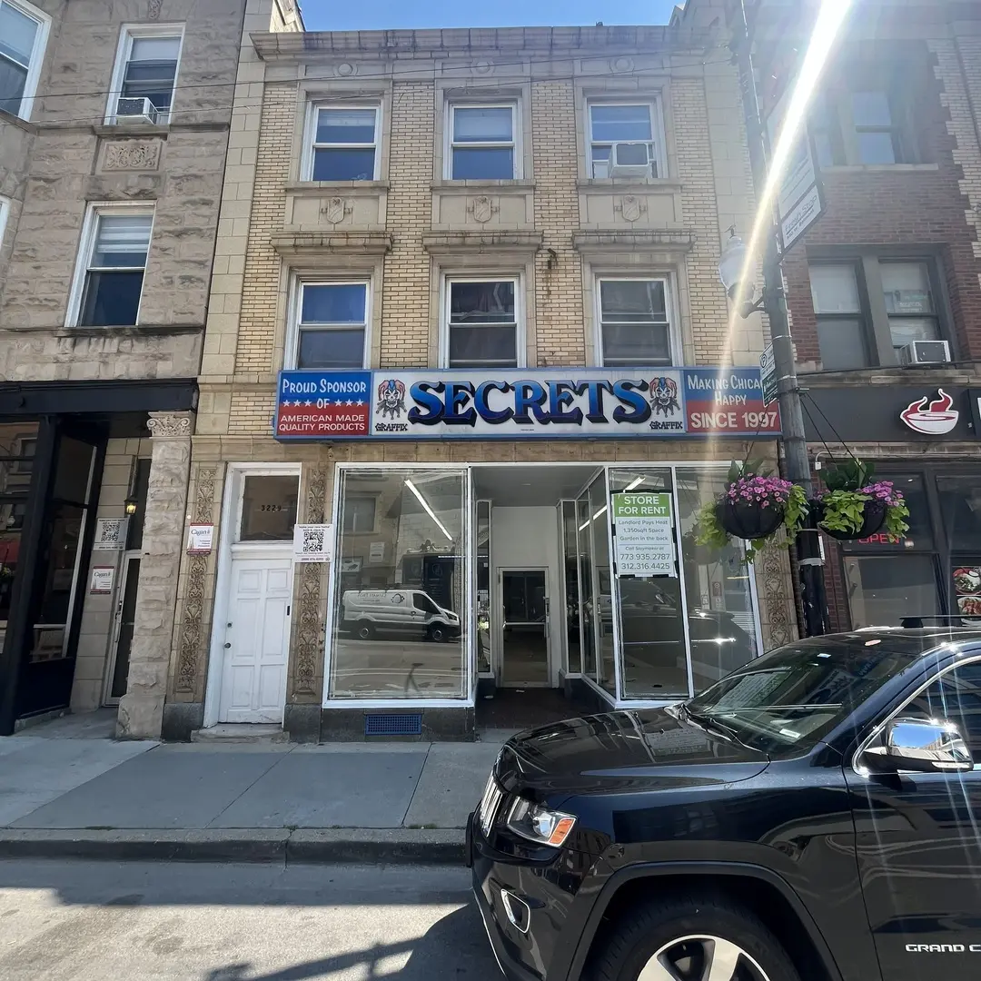 3229 N Clark ST #Store, Chicago, IL 60657