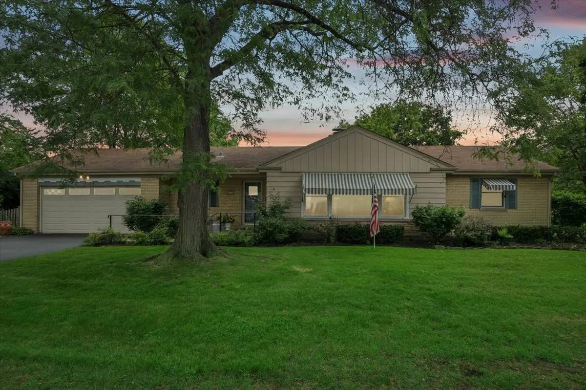 2324 Sumac CIR, Glenview, IL 60025