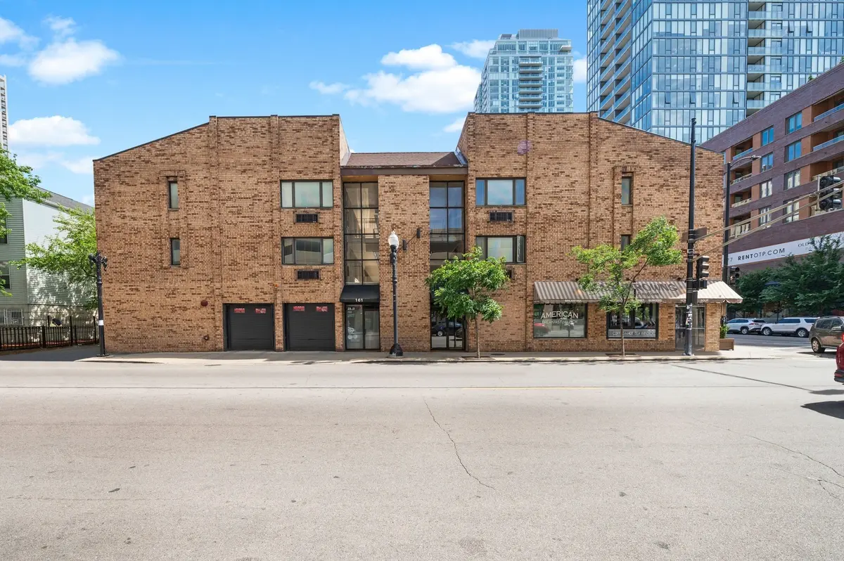 163 W Division ST #208, Chicago, IL 60610