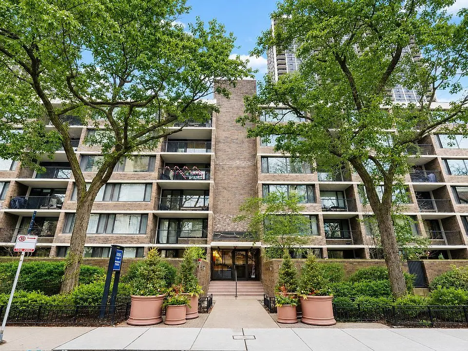 1555 N Sandburg TER #201, Chicago, IL 60610