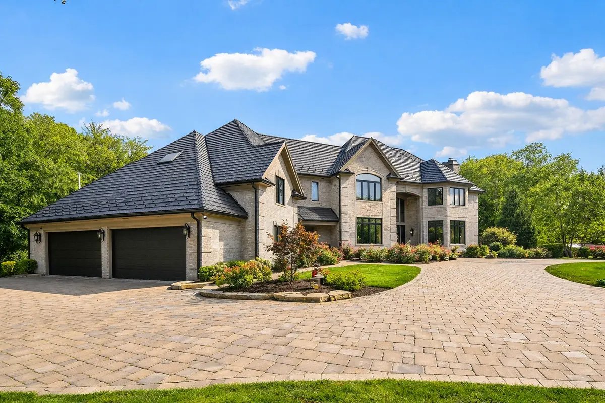 3001 Glen Eagles CT, St. Charles, IL 60174
