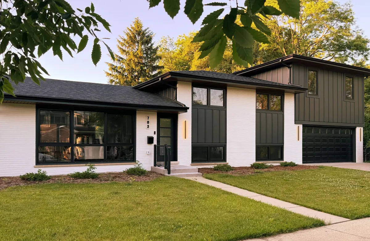 703 N Gibbons AVE, Arlington Heights, IL 60004