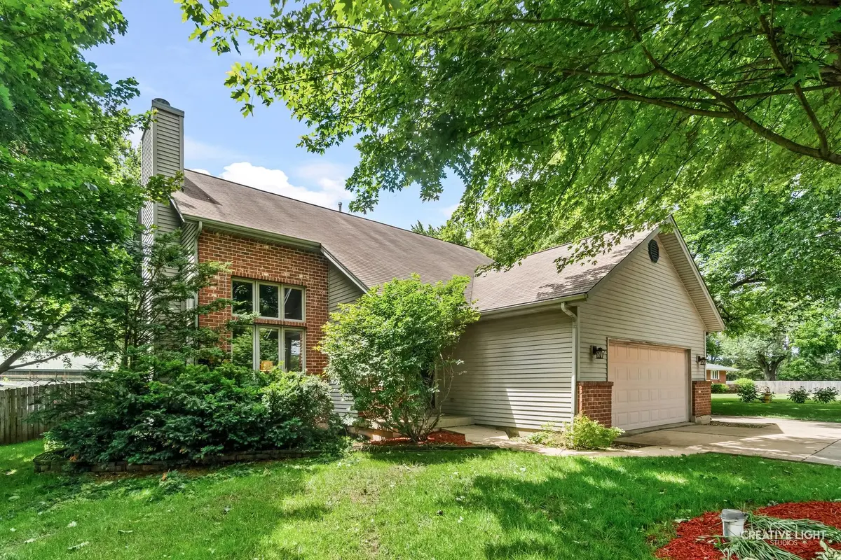 37W907 Bowes RD, Elgin, IL 60124