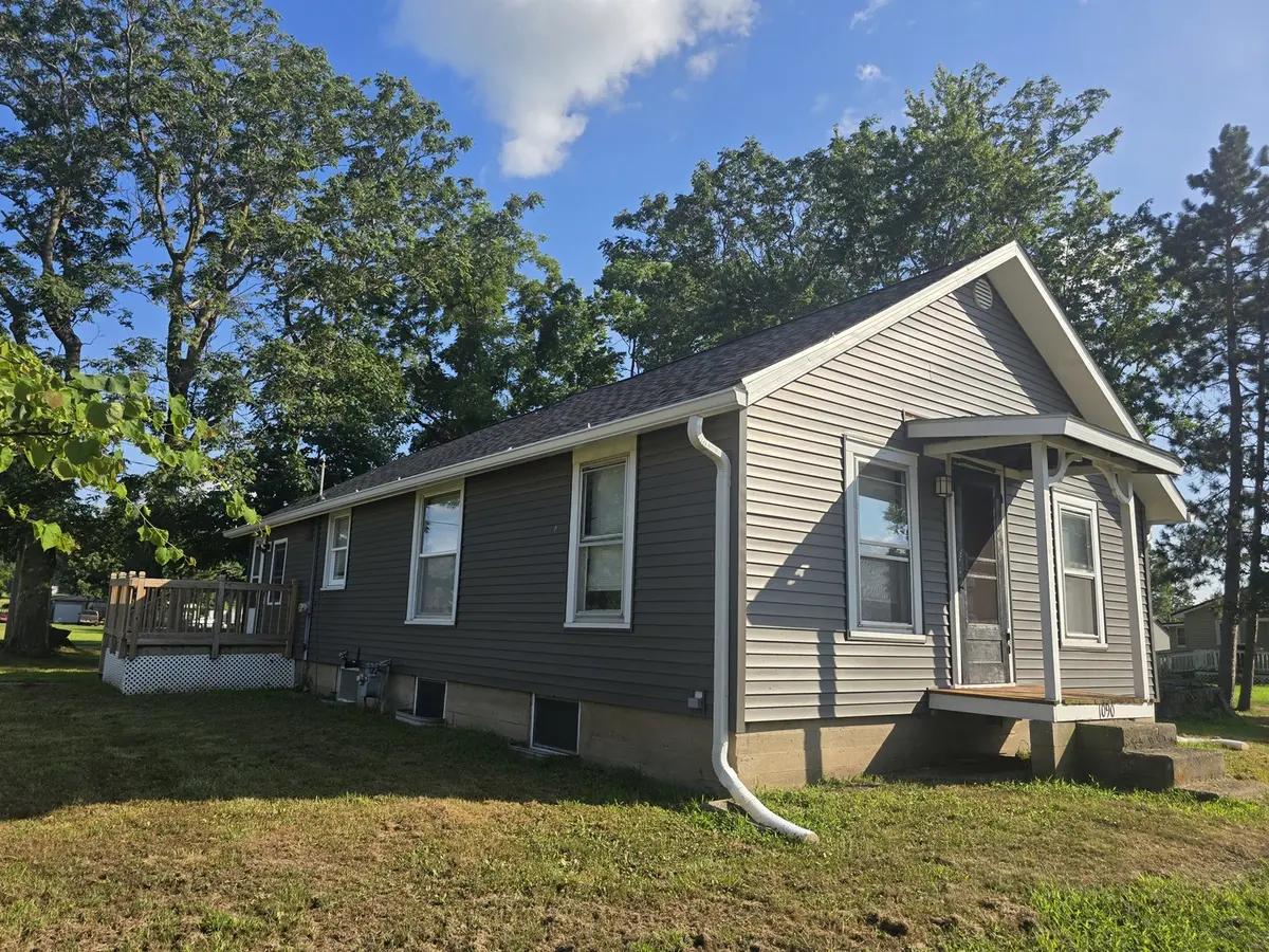 1090 2nd ST, Lomax, IL 61454
