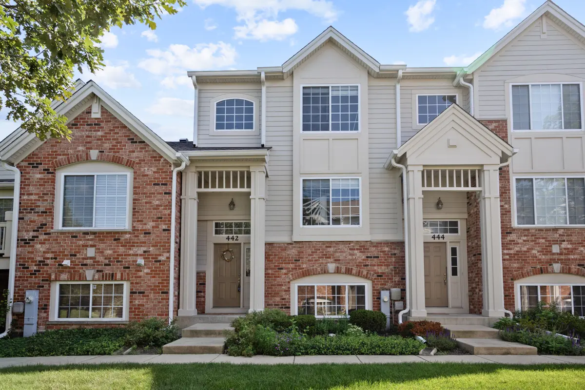 442 Churchill DR #442, Elgin, IL 60124