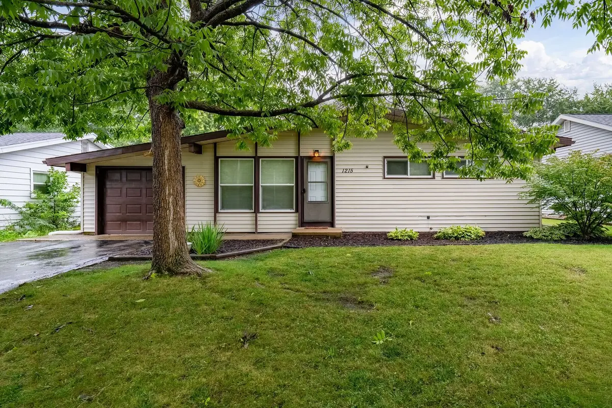 1215 Rutledge RD, Bloomington, IL 61704
