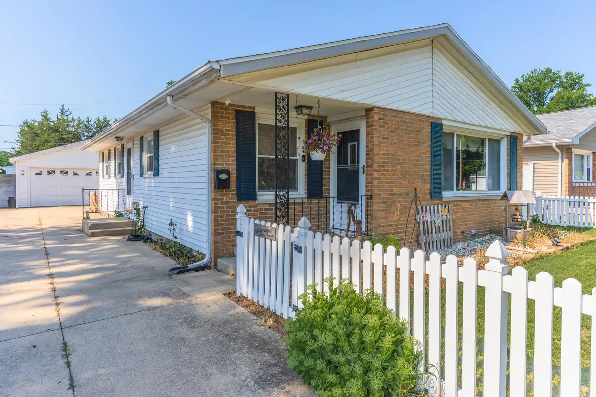 908 E Chestnut ST, Pontiac, IL 61764