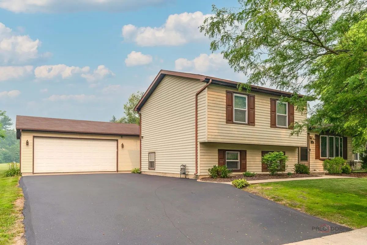 916 Lorelei DR, Zion, IL 60099