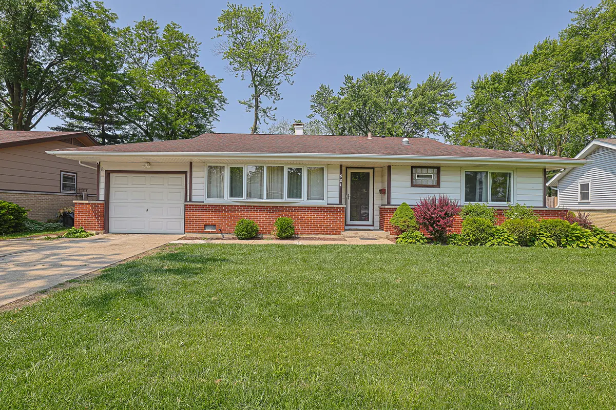 521 Edgewood LN, Elk Grove Village, IL 60007