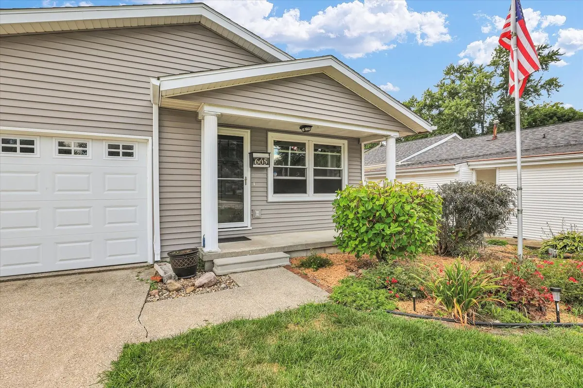 605 E Barker ST, Tuscola, IL 61953