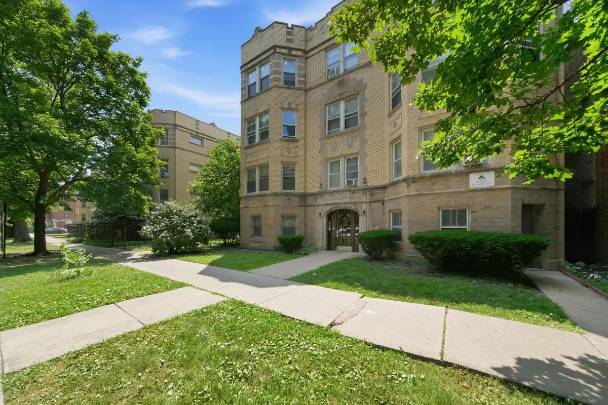6316 N Artesian AVE #102, Chicago, IL 60659