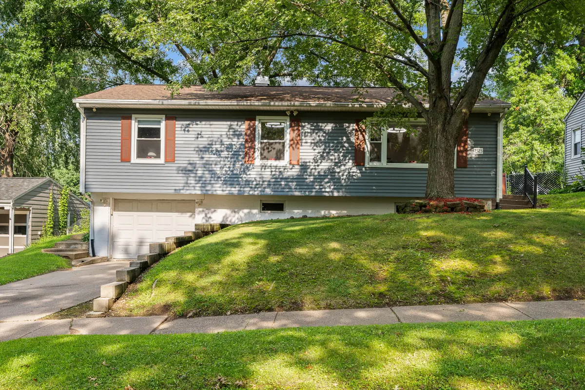 2523 Belle AVE, Davenport, IA 52803